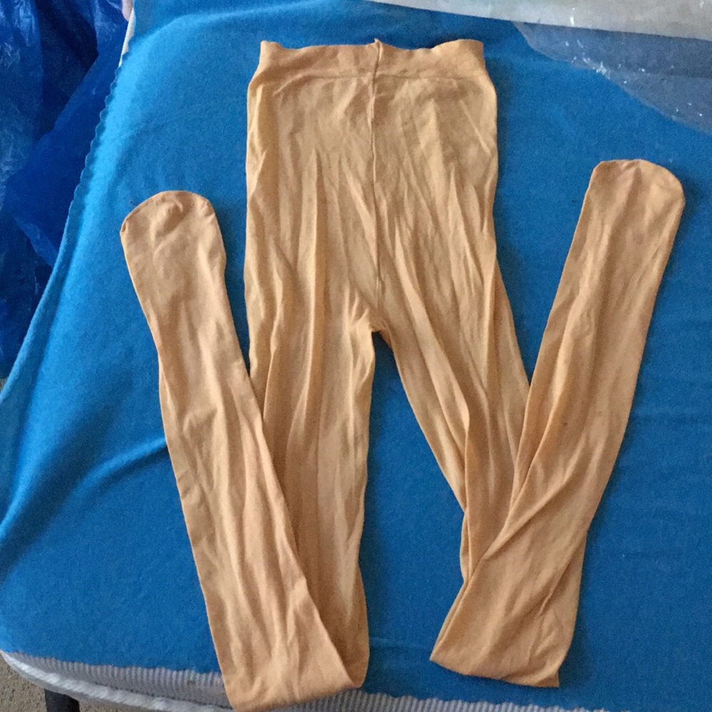 A pair of pantyhose